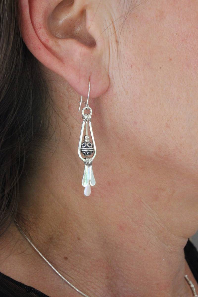 Ethno Silberohrring Für Frauen Handgemachter Silberdrahtohrring Gehämmerter Silberperlenohrring Boho von CDbijoux