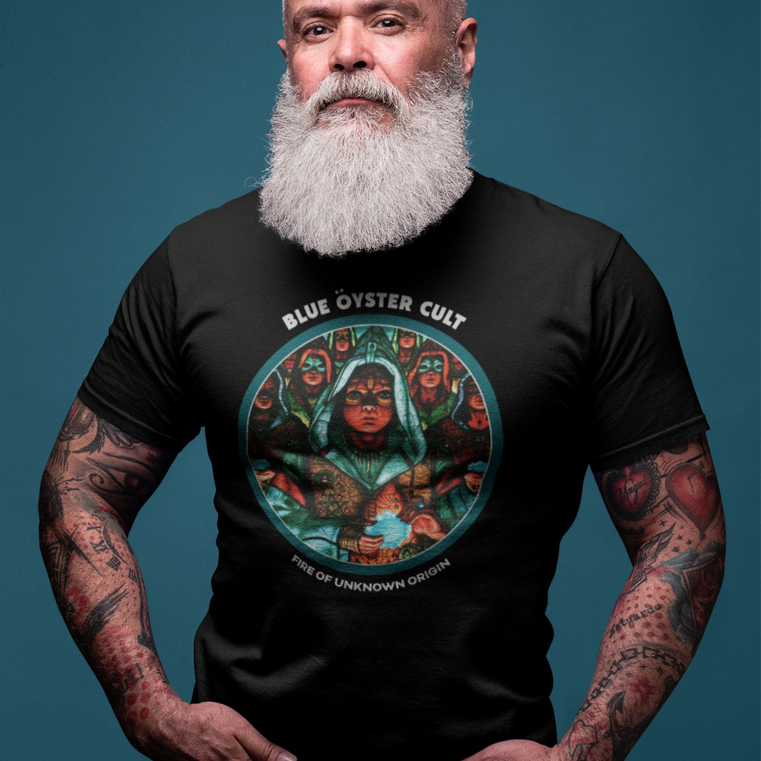 Blue Oyster Cult Unisex T-Shirt, Boc, Vintage-stil Feuer Unbekannter Herkunft, Retro-Design, Weicher Weißer Unterbauch, Boc-T-Shirt Blue Oyster Cult Unisex T-Shirt, Boc, Vintage-stil Feuer Unbekannter Herkunft, Retro-Design, Weicher Weißer Unterbauch, Boc-T-Shirt von CDockTees