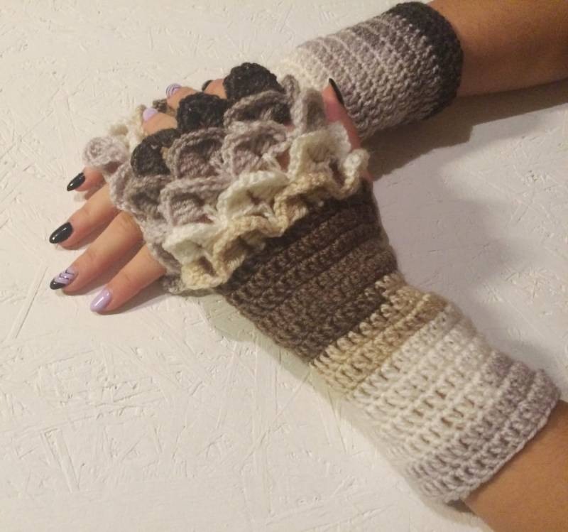 20% Aus Sale Drachenschuppe Süße Gehäkelte Armstulpen Weiß Braun Accessoire Frauen Fingerlose Handschuhe Weihnachtsgeschenk von CELINICRAFTS
