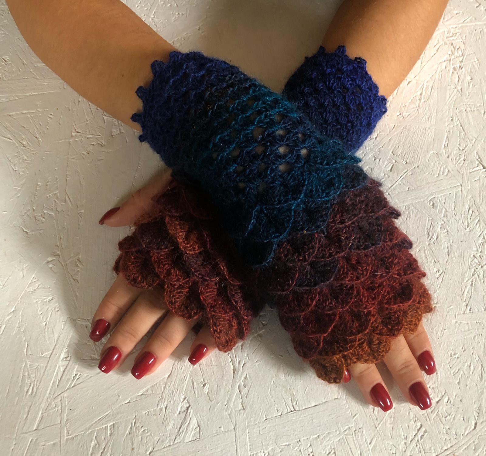 Armstulpen Gehäkelte Winterhandschuhe Aus Spitze, Pulswärmer, Drachenschuppen Stulpen von CELINICRAFTS