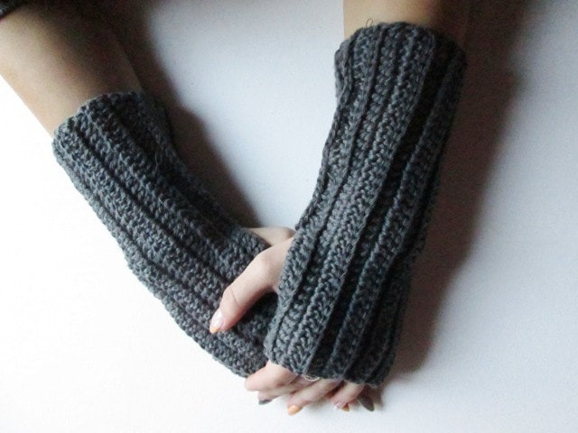 Black Friday Sale Sofort Versandfertig Fingerlose Handschuhe, Gehäkelte Graue Winter Accessoire, Damen Accessoire von CELINICRAFTS