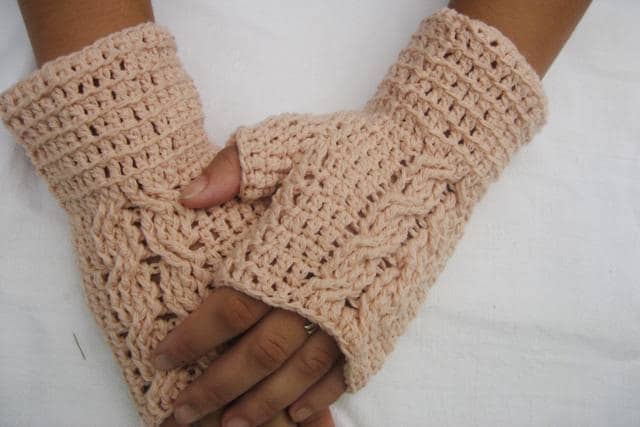 Black Friday Sale Sofort Versandfertig Fingerlose Handschuhe Frauen Fingerlose Gehäkelte Rosa Halbe Mit Zopfmuster von CELINICRAFTS