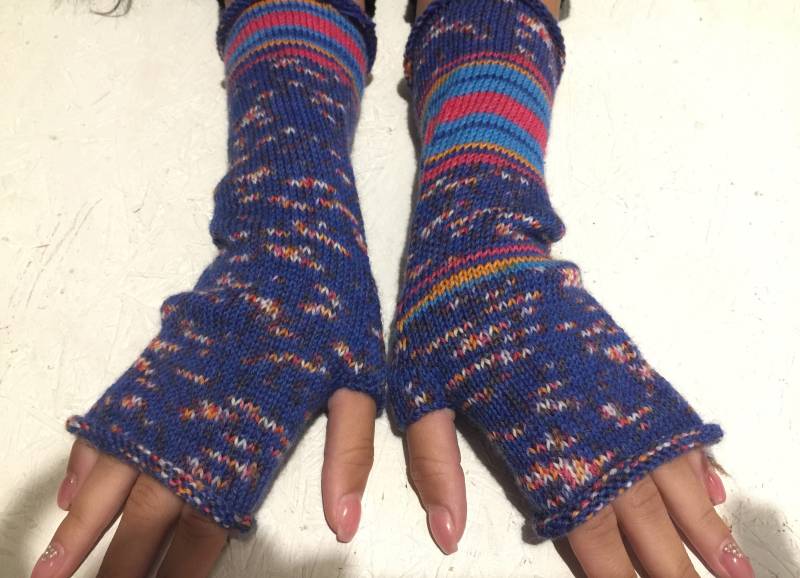 Blaue Armstulpen Frauen Lange Geschenk Boho Handschuh Fingerlose Lange Versandfertig von CELINICRAFTS