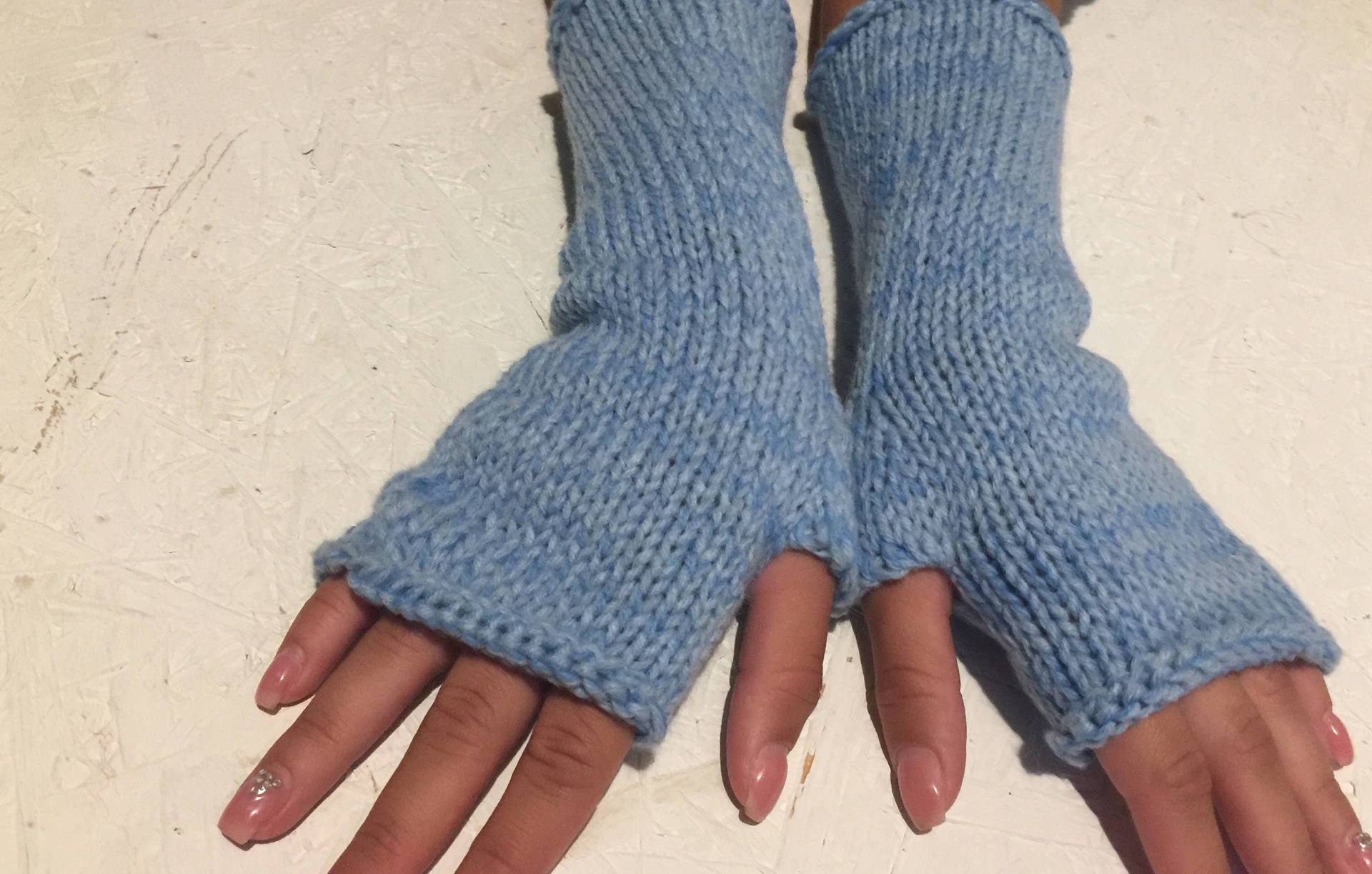 Blaue Neue Frauen Geschenk Handschuhe Armstulpen Stulpen Lange Boho Handschuh Fingerlos Lange Versandfertig von CELINICRAFTS