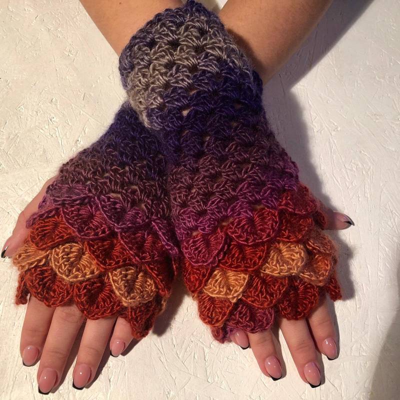 Fingerlose Handschuhe Frauen Armstulpen Drachen-Skala Damen Winter Geschenk Accessoire von CELINICRAFTS
