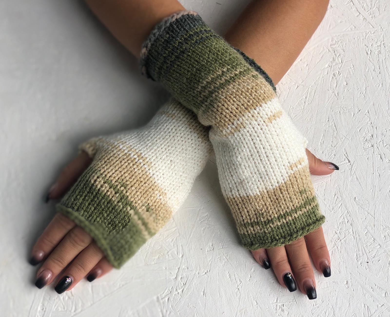 Fingerlose Handschuhe Gestrickt - Stulpen Lange Armstulpen Boho Handschuh -Frauen Fingerlos Pulswärmer Mismatched von CELINICRAFTS