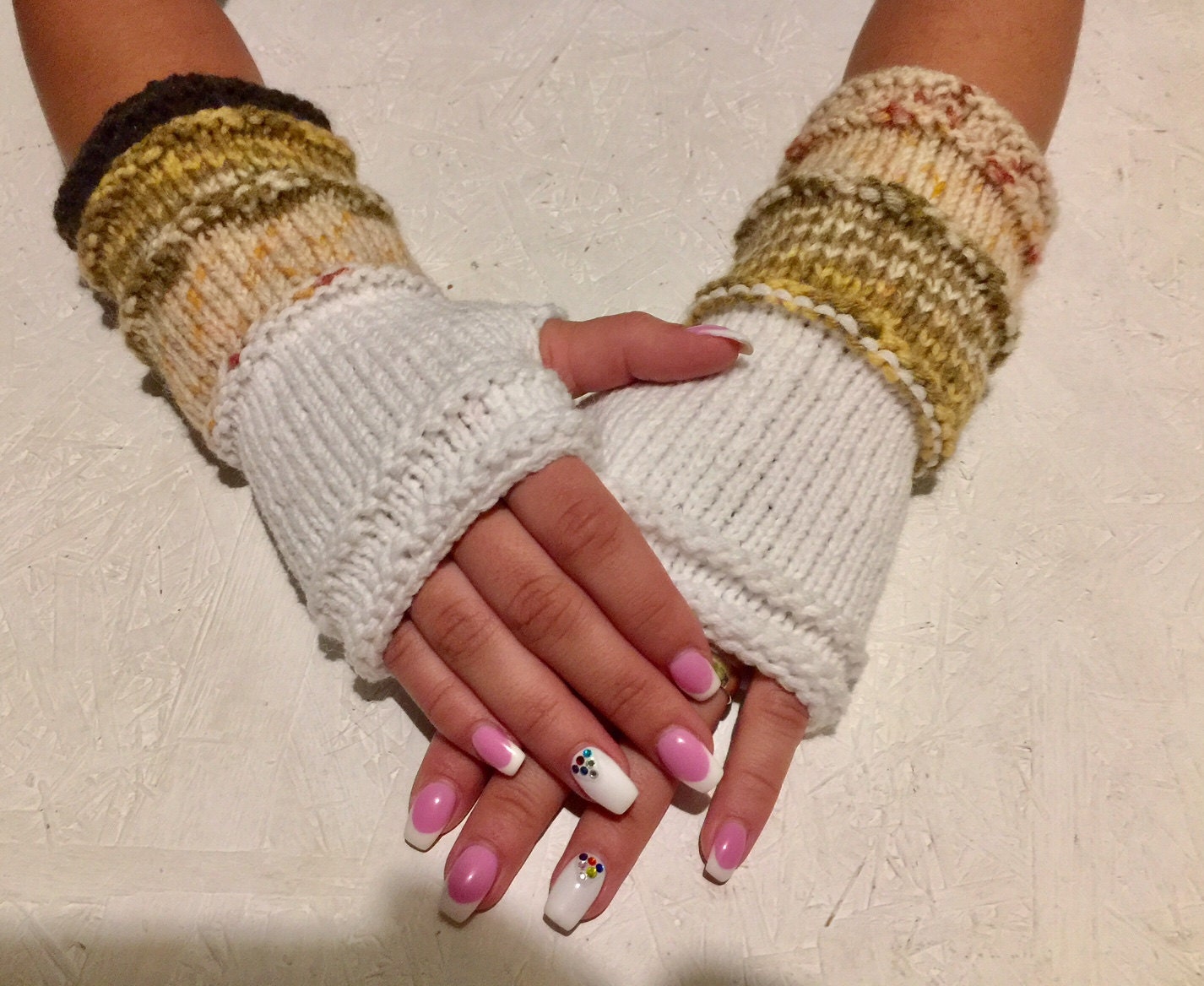 Fingerlose Handschuhe Strick Armstulpen Lange Boho Handstulpen Frauen Handgelenk Bunte Versandfertig von CELINICRAFTS