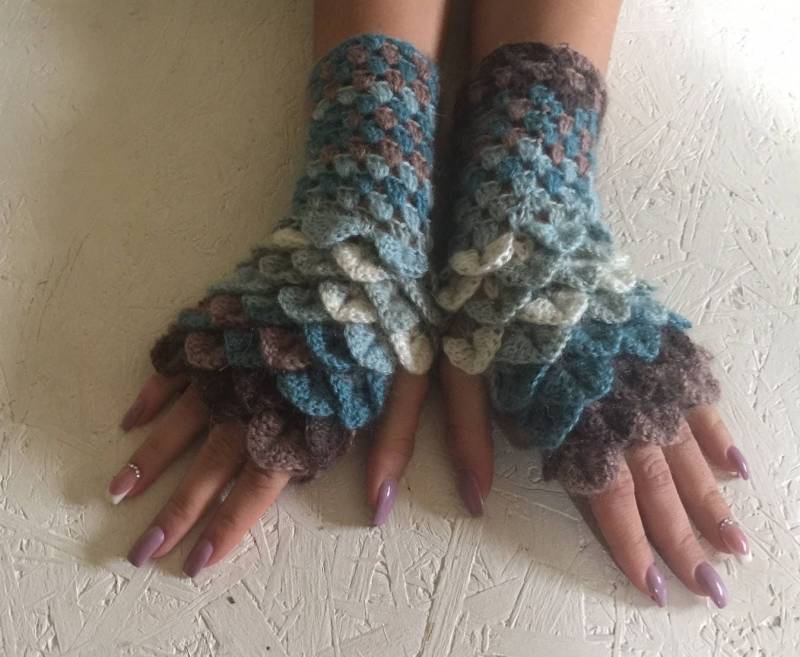 Gehäkelte Armstulpen Für Frauen Drachenschuppe Gehäkelte Geschenk Accessoire von CELINICRAFTS