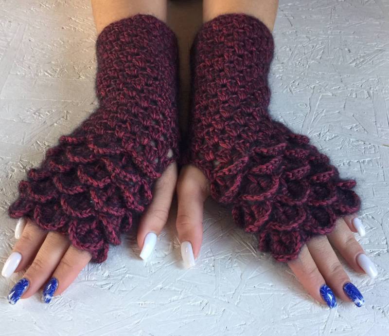 Gehäkelte Armstulpen Für Frauen Drachenschuppe Gehäkelte Geschenk Accessoire von CELINICRAFTS