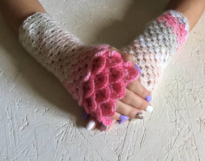 Gehäkelte Armstulpen Für Frauen Drachenschuppe Gehäkelte Geschenk Accessoire von CELINICRAFTS