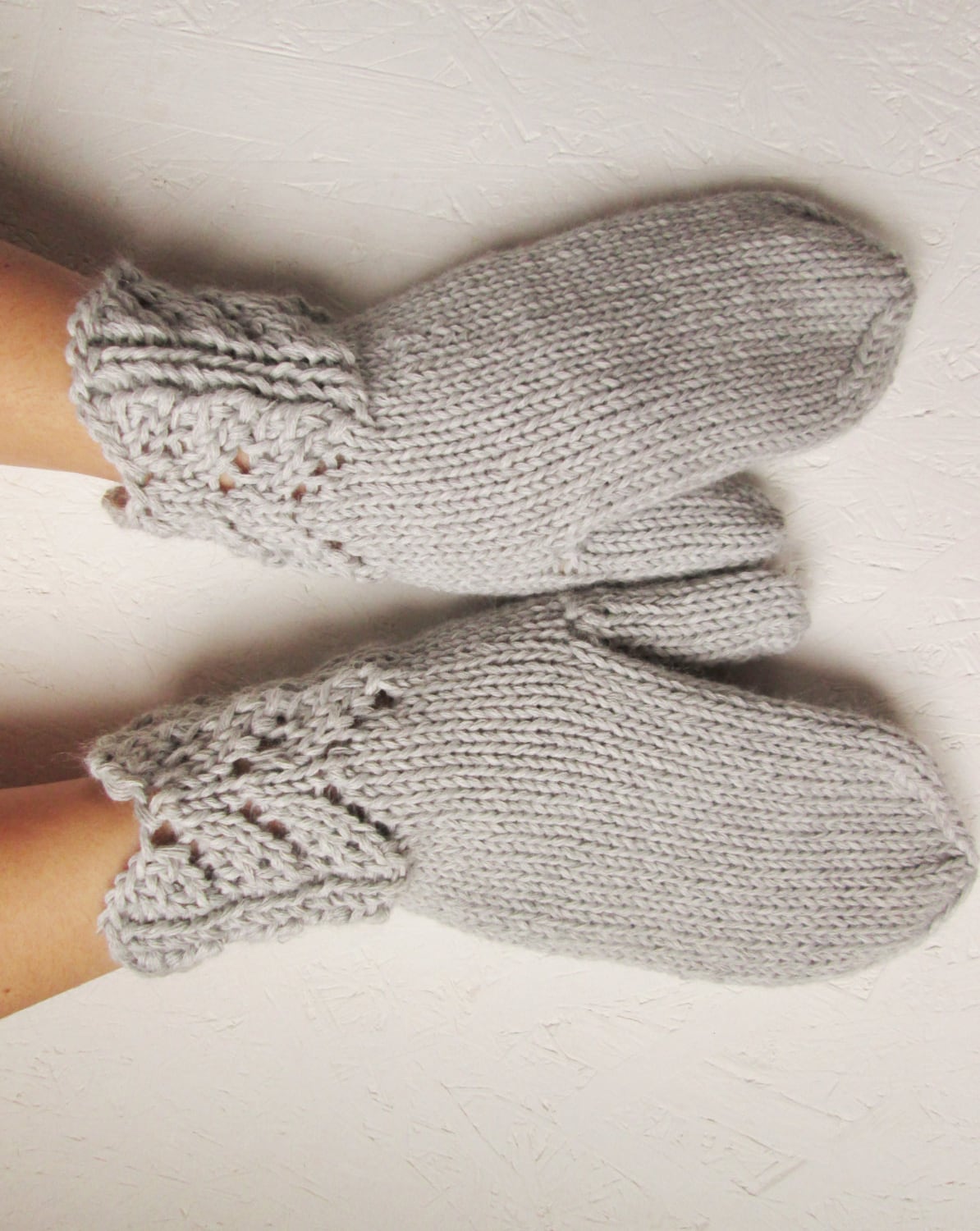 Gestrickte Handschuhe, Graue Frauen Geschenk, Weihnachtsgeschenk Damen, Hellgraue Merino Gestrickte Handschuhe Frau Handgemachte von CELINICRAFTS