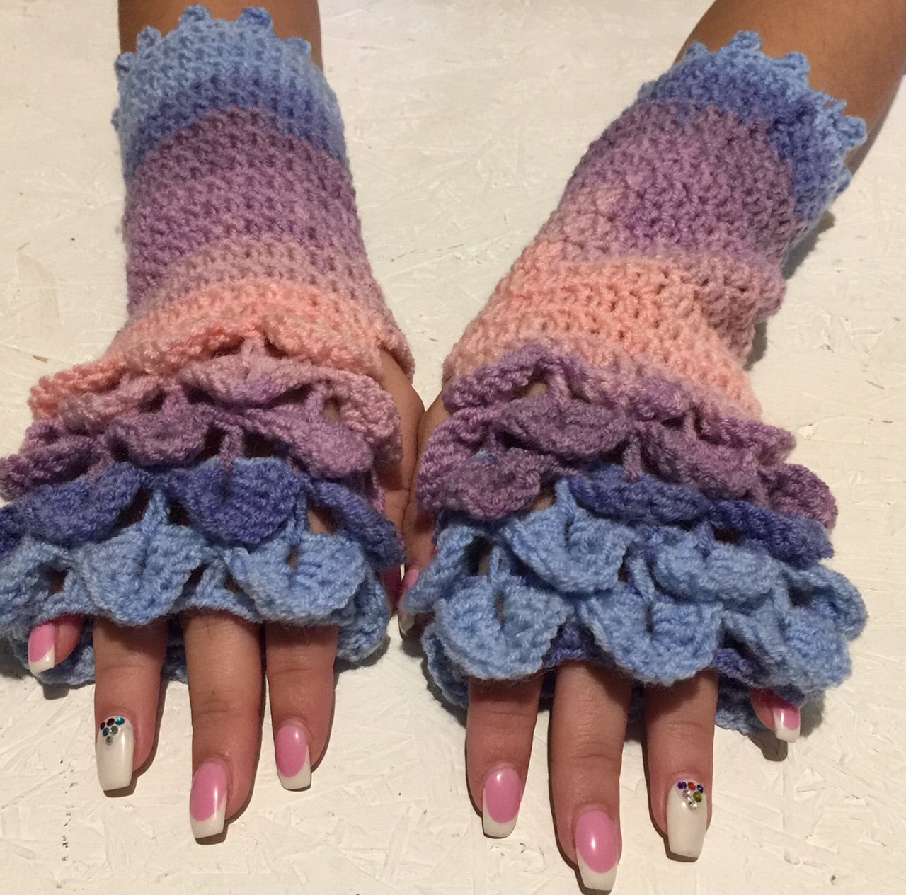 Häkeln Sie Handschuhe Fingerless Drachen Skale Fingerlose Häkeln Frauen Arm Wärmer Winter Geschenk Zubehör von CELINICRAFTS