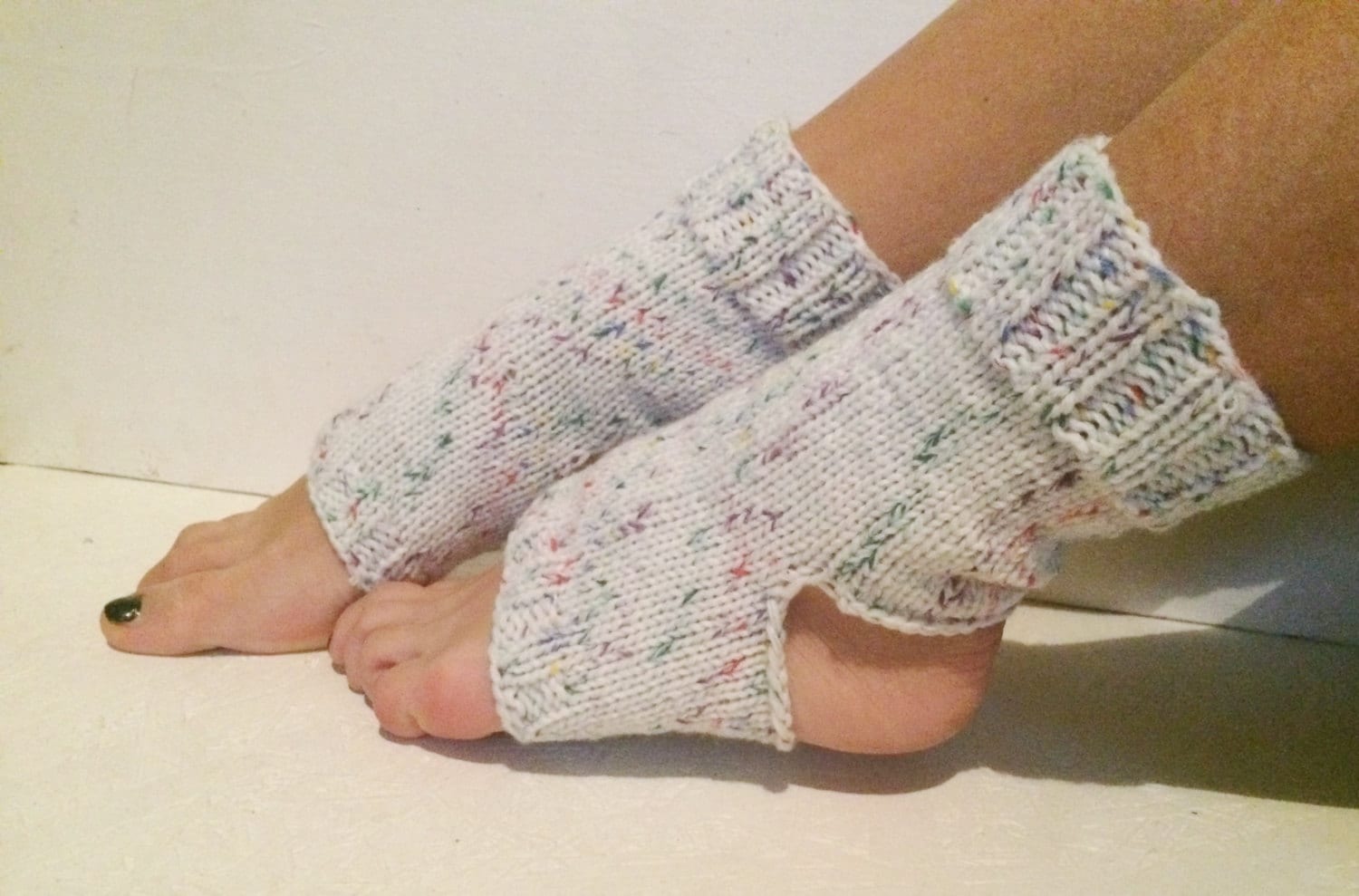 Handgestrickte Mehrfarbige Pilates Socken Frauen Bunte Yoga Tanzsocken Hausschuhe von CELINICRAFTS