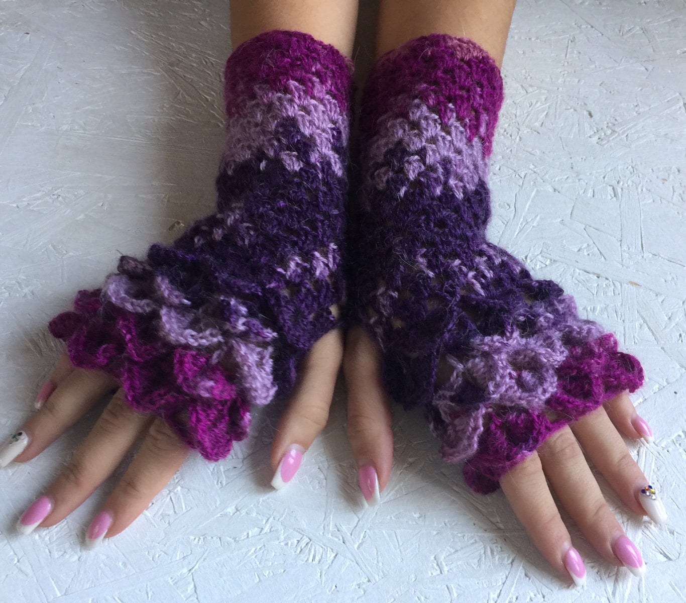 Lila Gehäkelte Handschuhe/Armstulpen Damen Geschenk Winter Accessoire von CELINICRAFTS