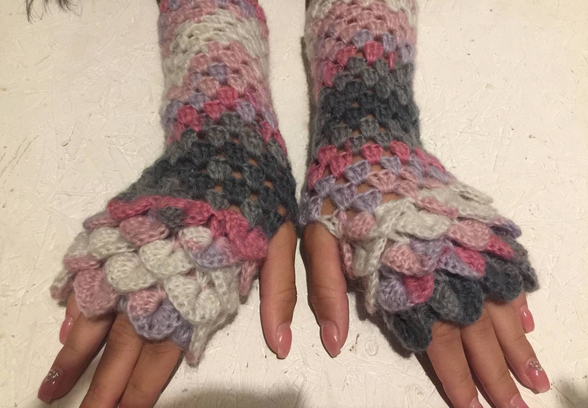 Neu, Drachenschuppen Handschuhe, Fingerlose Weihnachtsgeschenk, Geschenk Für Frauen, Frauen Armstulpen Accessoire von CELINICRAFTS