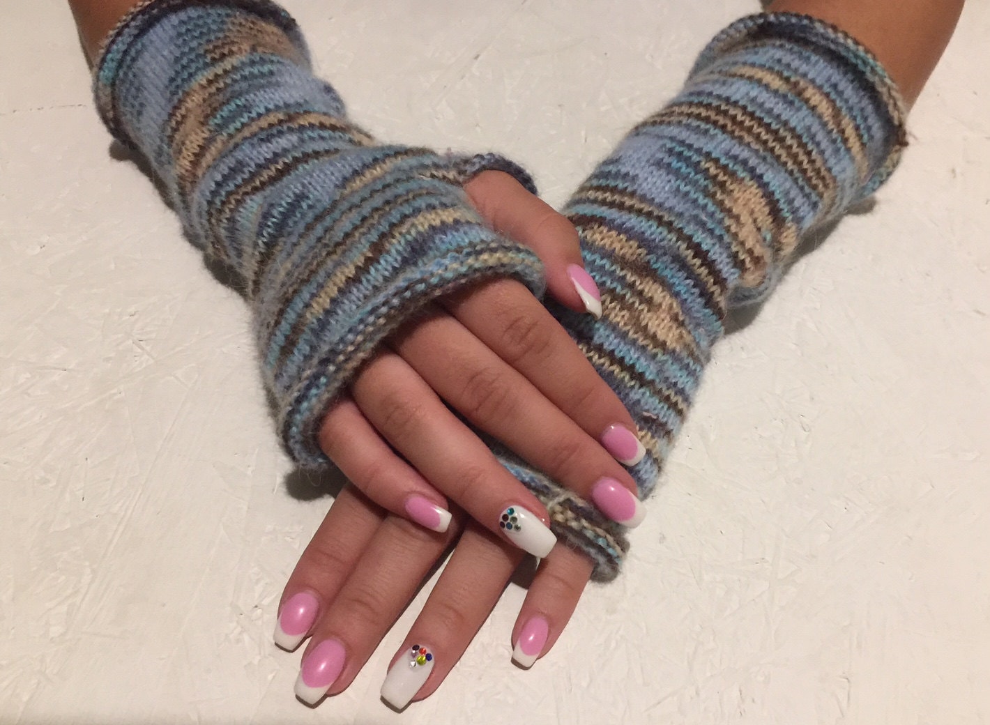Neu Stricken Sie Fingerlose Handschuhe, Regenbogen Lange Armstulpen, Boho Handschuh, Handgelenkswärmer, Geschenk Für Frauen, Mismatched von CELINICRAFTS