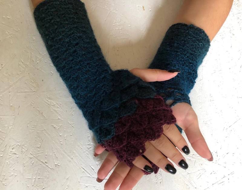 Neue Armstulpen, Drachenschuppen Armstulpen Frauen Gehäkelte Herbst Fingerlose, Krokodilstäbchen von CELINICRAFTS