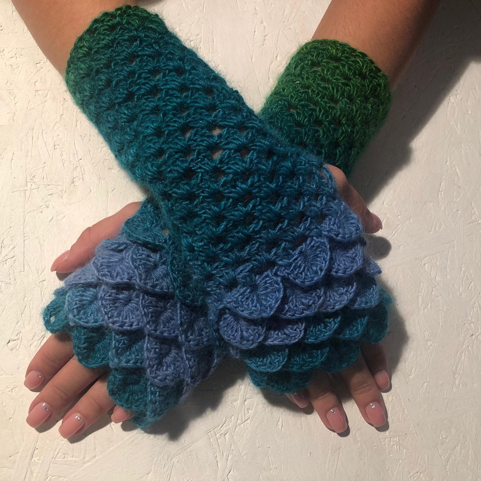 Neue Armstulpen, Drachenschuppen Armstulpen Frauen Gehäkelte Herbst Fingerlose, Krokodilstäbchen von CELINICRAFTS