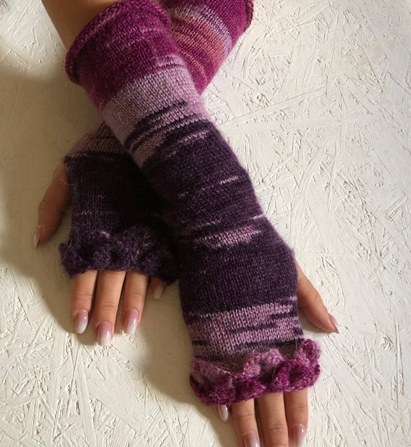 Neue Frauen Geschenk Handschuhe, Lila Armstulpen, Weihnachtsgeschenk von CELINICRAFTS