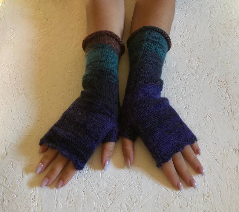 Neue Handschuhe, Strickfäustlinge Lange Armstulpen, Boho Handschuh, Handgelenk Armstulpen. Sofort Versandfertig von CELINICRAFTS