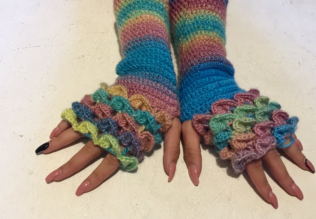 Neuer Verkauf Drachen Skala Handschuhe Gehäkelt Fingerlos Armwärmer Frauen Fingerlos Häkeln Geschenk Winter-Accessoires von CELINICRAFTS