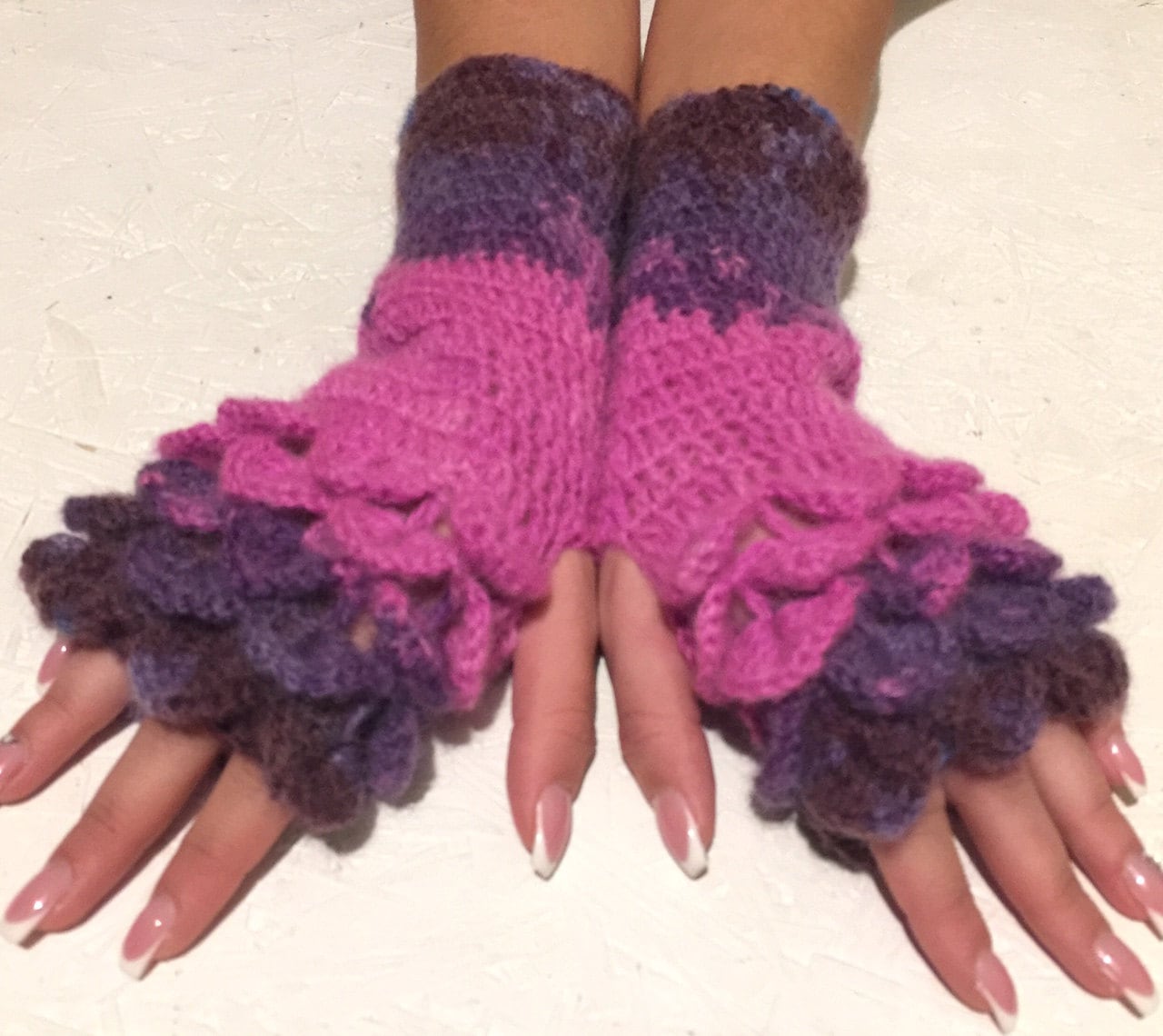 Pulswärmer Drachenschuppen Armstulpen Stulpen Damen von CELINICRAFTS