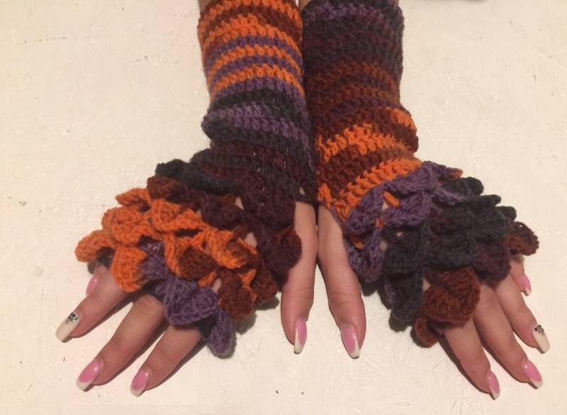 Drachenschuppen Häkeln Fingerlose Armstulpen Für Frauen Geschenk Accessoire von CELINICRAFTS