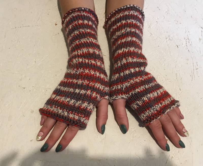 Stricken Sie Neue Frauen Geschenk Handschuhe Fingerlose Stulpen Lange Armstulpen Boho Handschuh Fingerlos Handgelenk Lange Versandfertig von CELINICRAFTS