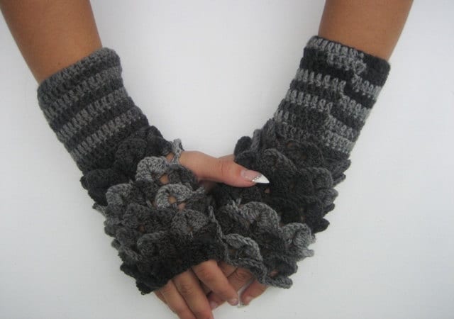 Süße Gehäkelte Fingerlose Handschuhe Drachenschuppen Armstulpen Graue Frau Winter Accessoire von CELINICRAFTS