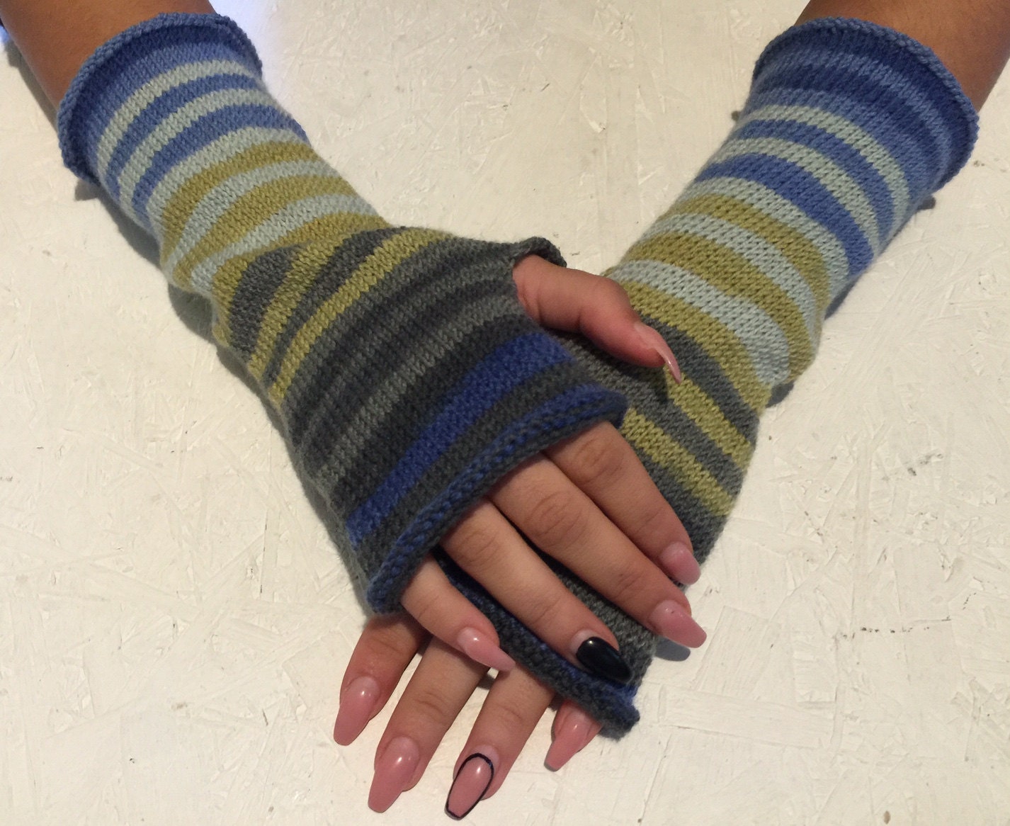 stricken Fingerlose Handschuhe Lange Armstulpen Boho Handschuh Frauen Handgelenk Bunte Versandfertig von CELINICRAFTS