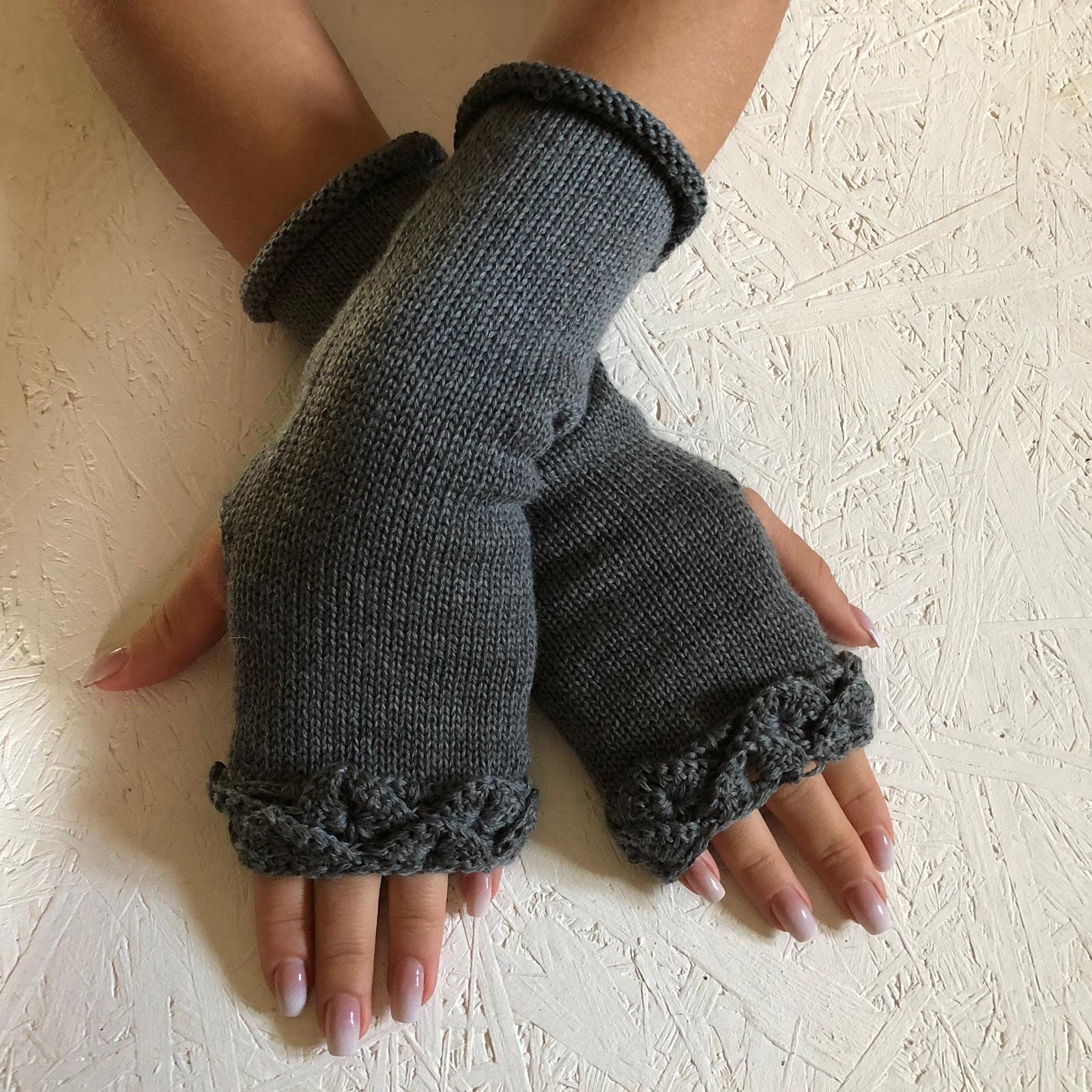 stricken Sie Graue Drachenschuppe Fingerless - Fingerlose Armstulpen Für Frauen Geschenk Accessoire von CELINICRAFTS