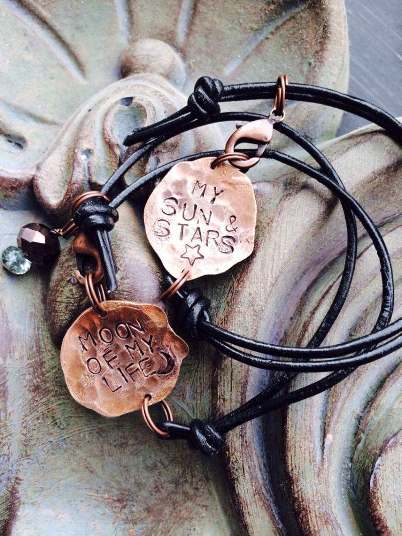 2 Kupfer Und Thrones Lederarmbänder ~ Handgehämmert Cent Metall Gestempelt Passen Sie Mit Ihrer Idee Sonne Sterne von CENTiment