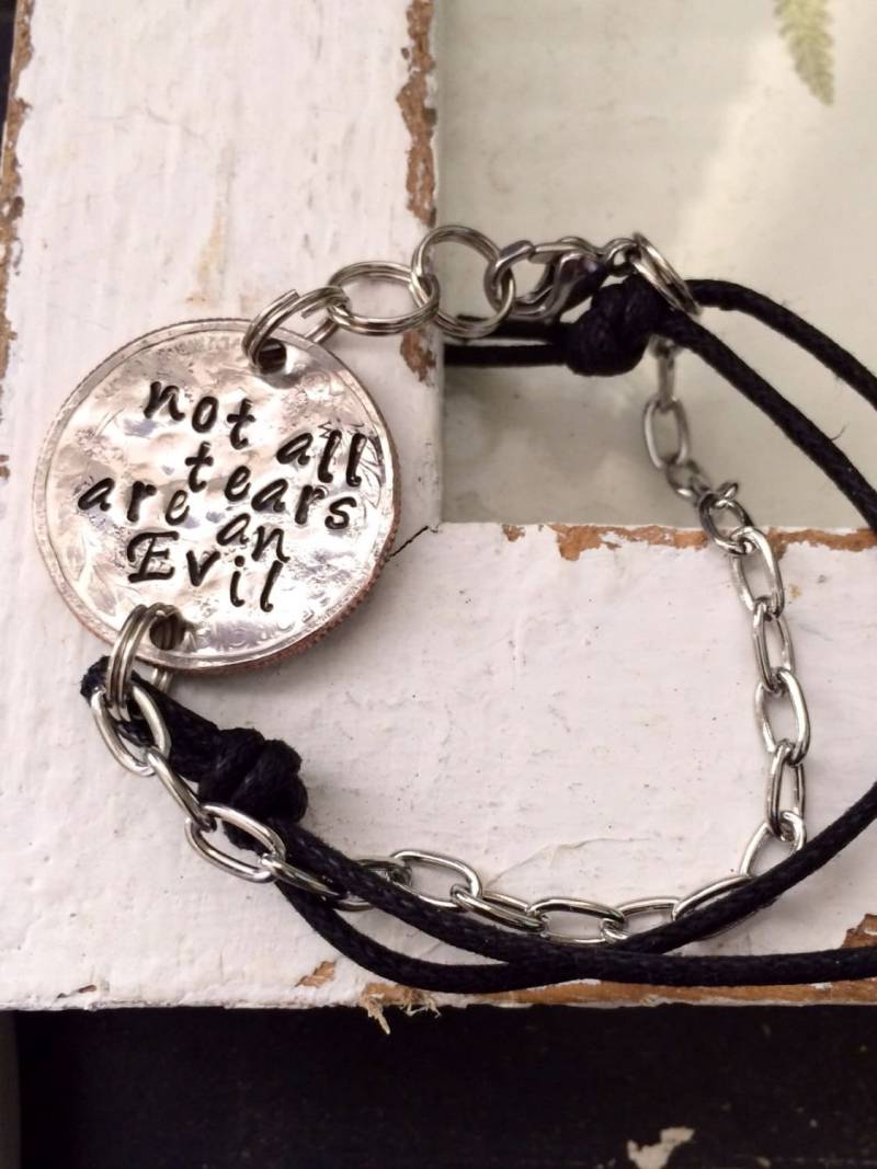 Armband Von Hand Gehämmert Quartal Leder Benutzerdefinierte Mann Oder Frau Wählen Sie Ihre Worte von CENTiment