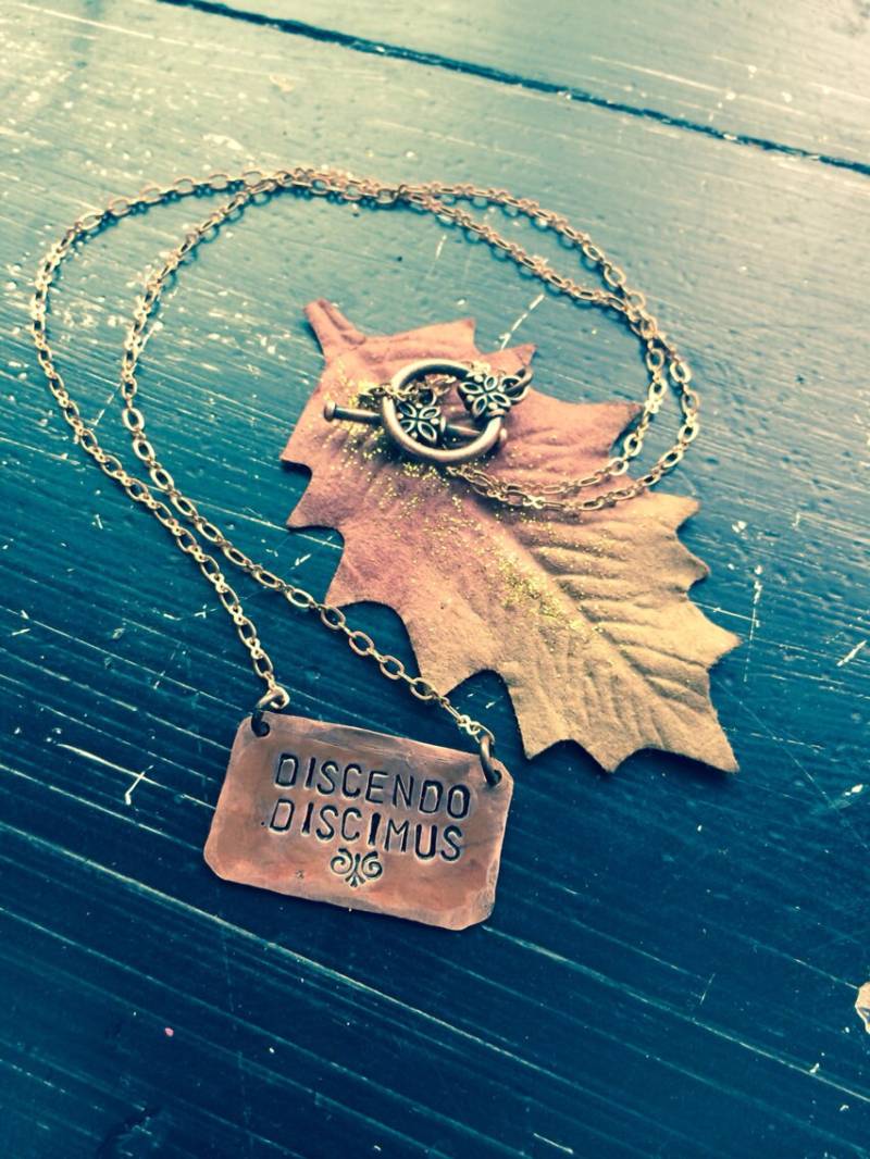 Discendo Discimus Beim Unterrichten, Dass Wir Lernen, Kette Kupfer Handgehämmert Schmuck Personalisierte Lehrer Discendo Discimus Beim Unterrichten, Dass Wir Lernen, Kette Kupfer Handgehämmert Schmuck Personalisierte Lehrer von CENTiment