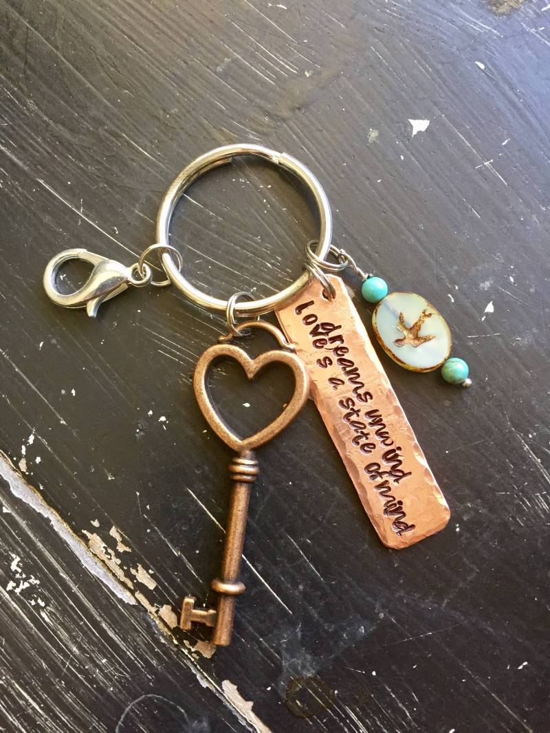 Fleetwood Mac ~ Metall Gestanzt, Im Stevie Nicks Stil Gehämmerter Kupfer Schlüsselanhänger Träume Unwind Liebt Einen Zustand Rhiannon von CENTiment