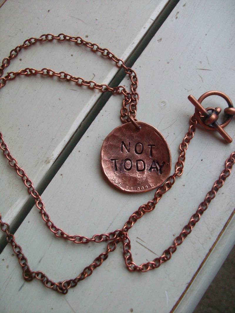 Halskette Hand Hammered Kupferpfennig ~ Alte Welt Thrones Stil Nicht Heute Hand-Metall-Stempel von CENTiment