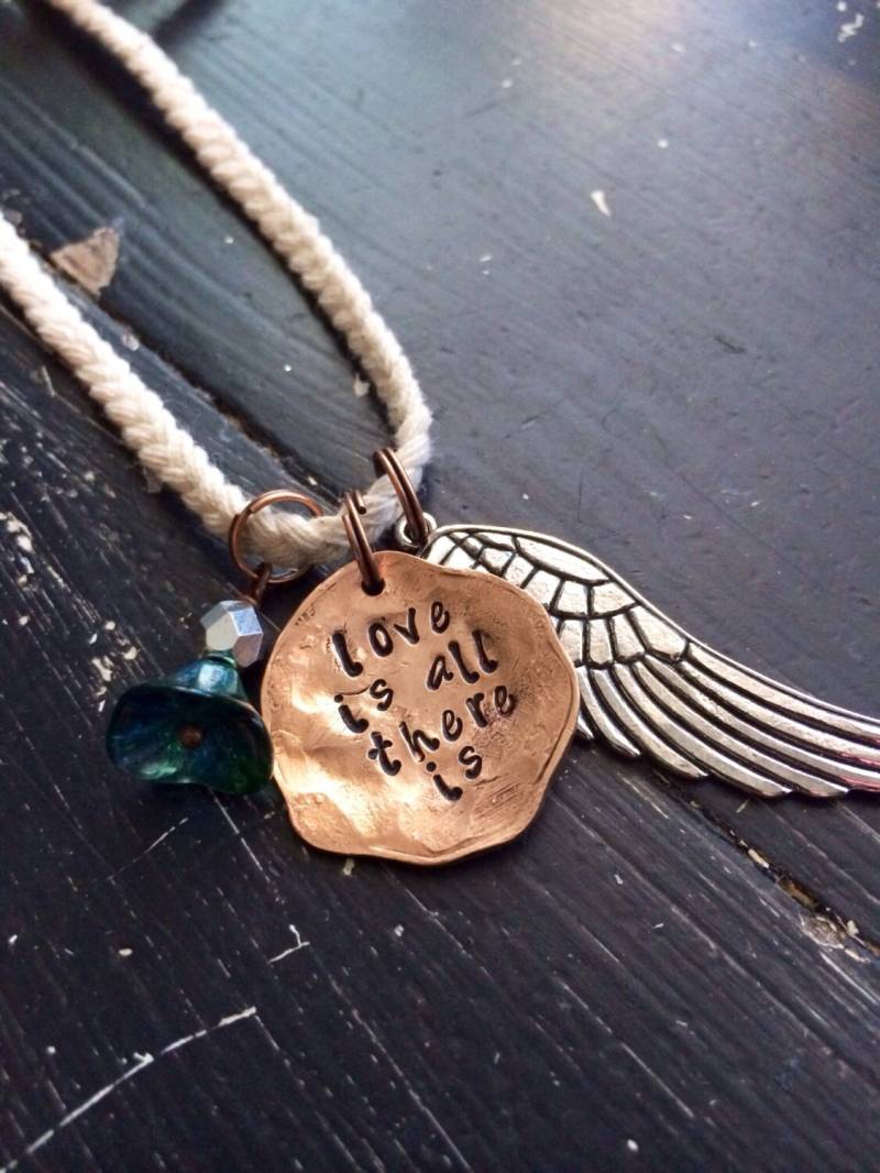 Liebe Ist Alles, Was Es Ist, Dass Emily Dickinson Zitat Halskette Individuelles Angebot Lyric Inspiriert von CENTiment