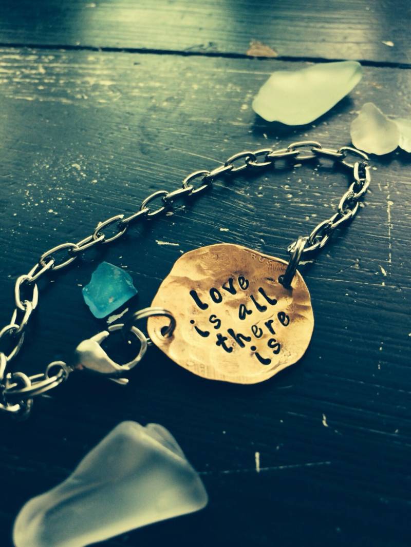 Love Is All There Emily Dickinson Zitat Inspiriert Armband Benutzerdefinierte Lyrik von CENTiment