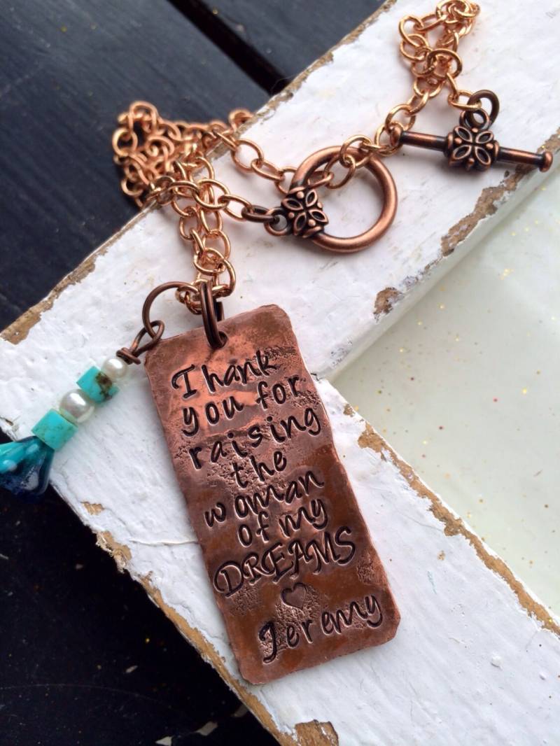 Mütter Tag Kupfer-Kette, Die Von Hand Gestempelt Mit Signatur "Vielen Dank Für Anhebung Der Frau Meiner Träume" Personalisiert Mütter Tag Kupfer-Kette, Die Von Hand Gestempelt Mit Signatur "Vielen Dank Für Anhebung Der Frau Meiner Träume" Personalisiert von CENTiment