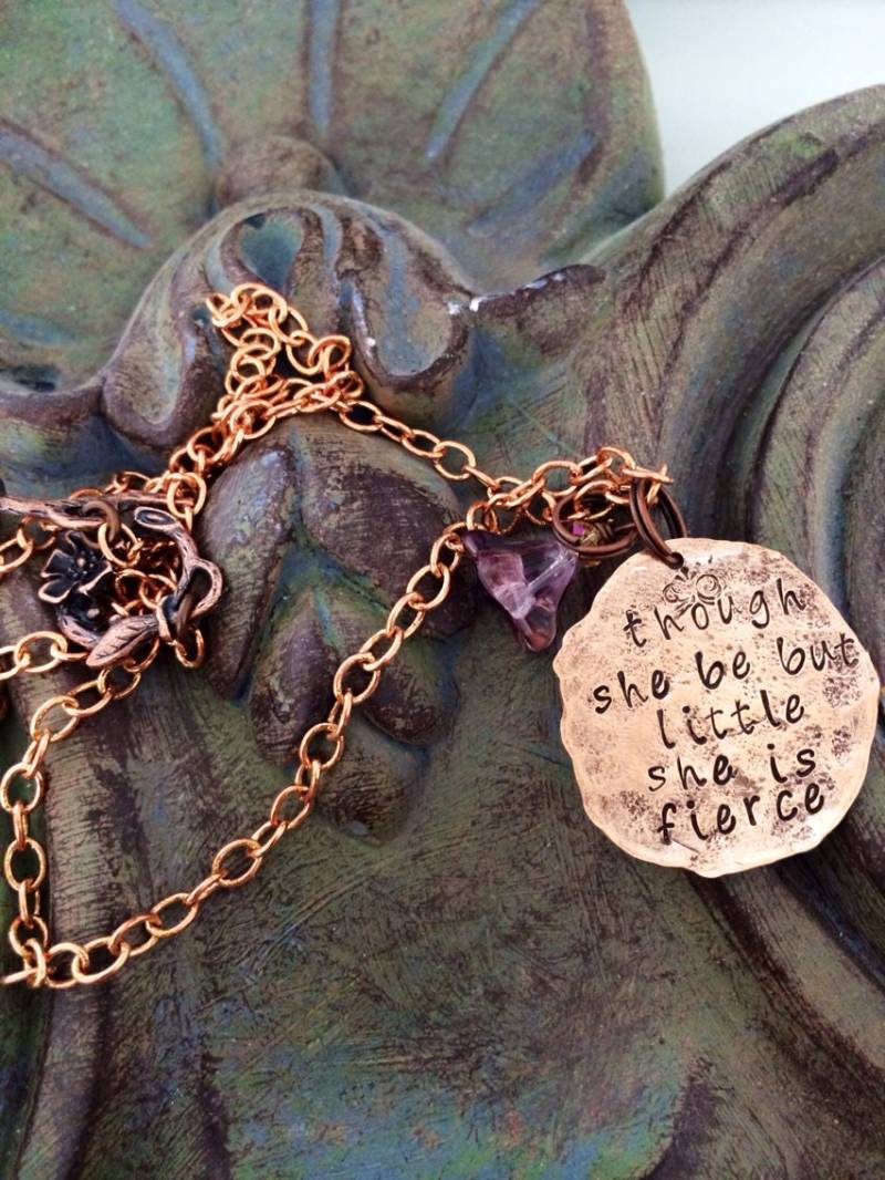 Obwohl Sie Nur Wenig Ist Heftigen Hand Gehämmert Kupfer Münze Rustikalen Chic Halskette Shakespeare von CENTiment