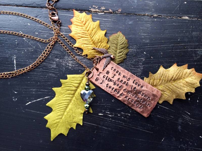 Rustikale, Gehämmerte Kupferhalskette ~ Fleetwood Mac Metall Gestanzt Stevie Nicks Stil Bergrutsch Einen Berg Erklimmen Rustikale, Gehämmerte Kupferhalskette ~ Fleetwood Mac Metall Gestanzt Stevie Nicks Stil Bergrutsch Einen Berg Erklimmen von CENTiment