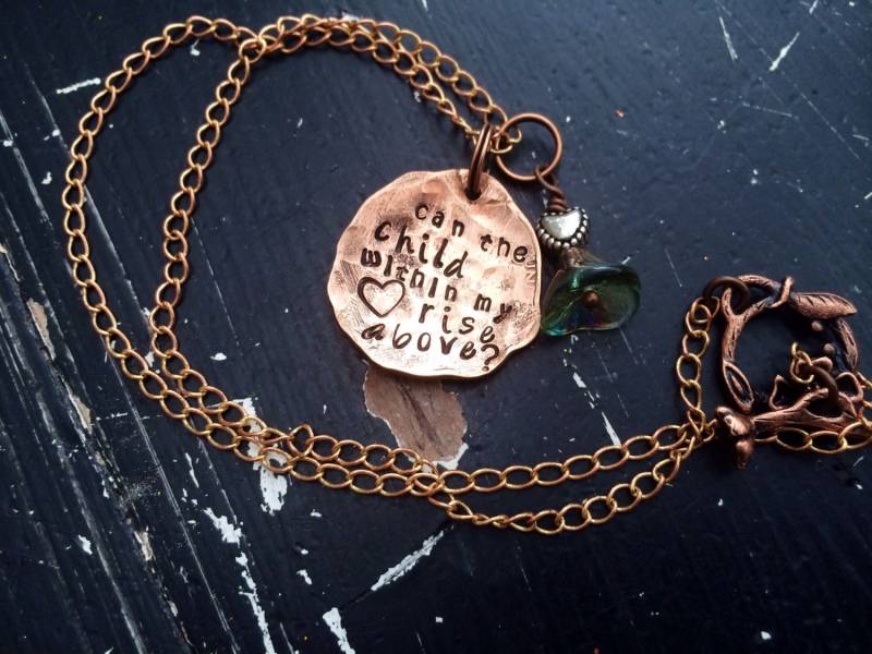 Rustikale Gehämmerte Kupferhalskette ~ Fleetwood Mac Metall Gestanzt Stevie Nicks Stil Lässt Das Kind in Meinem Herzen Sich Erheben von CENTiment