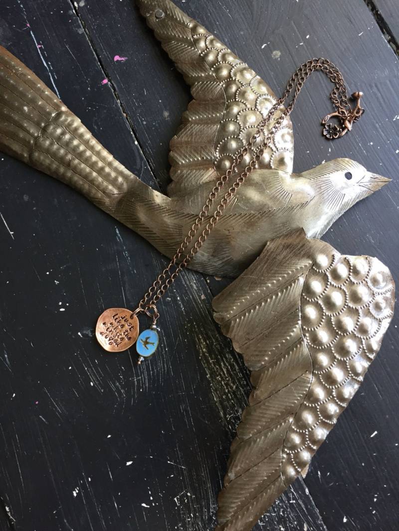 Rustikale Gehämmerte Kupferhalskette ~ Fleetwood Mac Metall Gestempelt Stevie Nicks Wie Die Weißgeflügelte Taube Rand Siebzehn von CENTiment