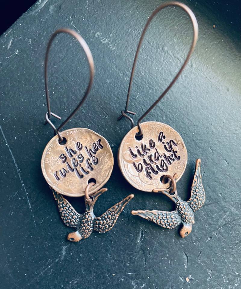 Sie Regiert Ihr Leben Wie Ein Vogel Im Flug Ohrringe ~ Stevie Nicks Rhiannon Sie Regiert Ihr Leben Wie Ein Vogel Im Flug Ohrringe ~ Stevie Nicks Rhiannon von CENTiment