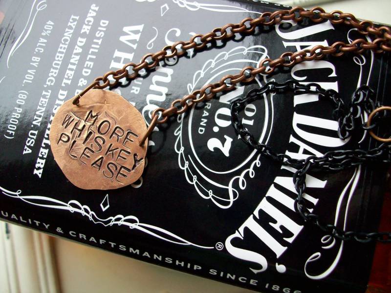 Whisky-Liebhaber ~ Kupfer Halskette Hand Gestempelt "Mehr Whiskey Bitte" Cocktail-stunde von CENTiment