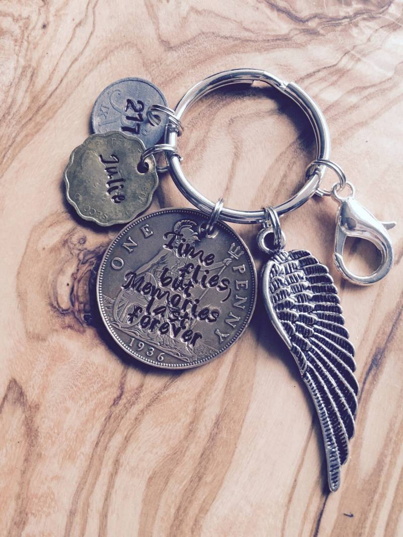 Zeit Fliegt, Aber Menories Dauern Für Immer ~ Handgehämmertes Jahrgang Ländern Schlüsselanhänger Benutzerdefinierte Personalisierte Ruhestand von CENTiment