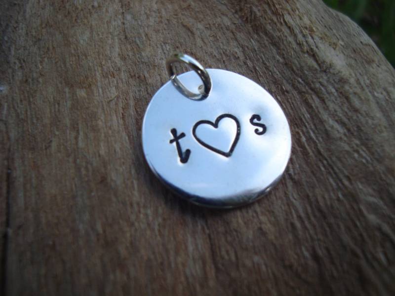 Liebe Personalisierter Sterling Silber Anhänger 5/8 Inch Liebe Personalisierter Sterling Silber Anhänger 5/8 Inch von CERouchon