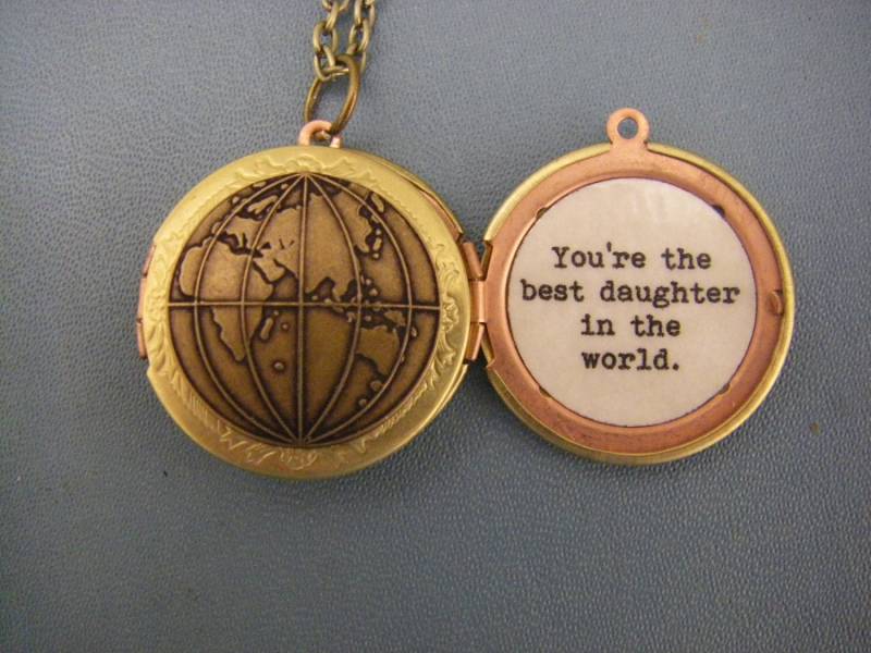 Globe Medaillon Halskette Welt Tochter Geschenk Sie Sind Die Beste in Der Für Ihre Messing Globe Medaillon Halskette Welt Tochter Geschenk Sie Sind Die Beste in Der Für Ihre Messing von CHAiNGEthesubject