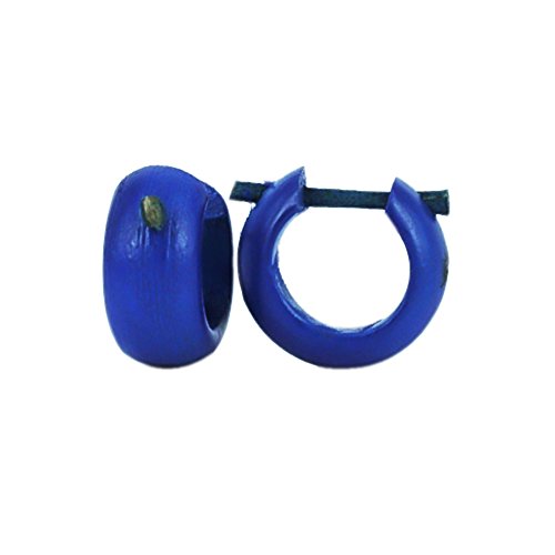 CHICNET Holzcreolen- blaue Holzcreolen- handgeschnitzt aus gefärbtem Holz- 7mm breit- Pin-Ohrringe von CHICNET