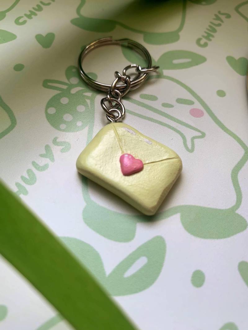 Ton-Schlüsselanhänger "Liebesbrief" | Handarbeit, Bemalt Mit Acryl & Acryllack Versiegelung von CHULYS